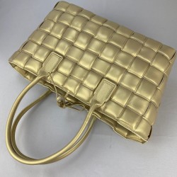 BOTTEGA VENETA PADDED CABAT MEDİUM TOTE BAG HAKİKİ DERİ ÇANTA ALTIN RENK