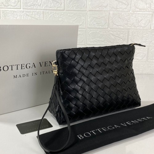 BOTTEGA VENETA ZİP TRİANGLE POUCH HAKİKİ DERİ CLUTCH SİYAH