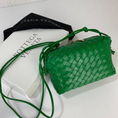 BOTTEGA VENETA LOOP MEDİUM CROSSBODY BAG HAKİKİ DERİ ÇANTA YEŞİL
