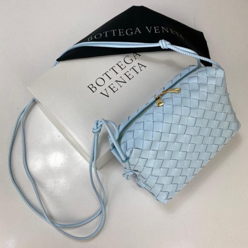 BOTTEGA VENETA LOOP MEDİUM CROSSBODY BAG HAKİKİ DERİ ÇANTA MAVİ