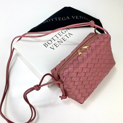 BOTTEGA VENETA LOOP MEDİUM CROSSBODY BAG HAKİKİ DERİ ÇANTA GÜL KURUSU