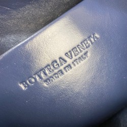 BOTTEGA VENETA LOOP SMALL CROSSBODY BAG HAKİKİ DERİ ÇANTA LACİVERT
