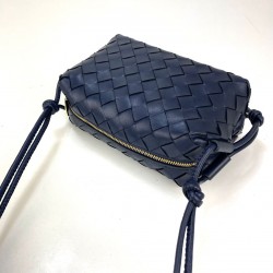BOTTEGA VENETA LOOP SMALL CROSSBODY BAG HAKİKİ DERİ ÇANTA LACİVERT