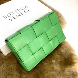 BOTTEGA VENETA CASETTE BAG HAKİKİ DERİ ÇANTA YEŞİL