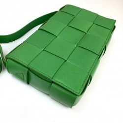 BOTTEGA VENETA CASETTE BAG HAKİKİ DERİ ÇANTA YEŞİL