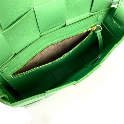 BOTTEGA VENETA CASETTE BAG HAKİKİ DERİ ÇANTA YEŞİL