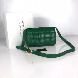 BOTTEGA VENETA PADDED CASETTE BAG YEŞİL