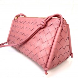 BOTTEGA VENETA POUCH ON STRAP %100 HAKİKİ DERİ BAYAN ÇANTA GÜL KURUSU PEMBE