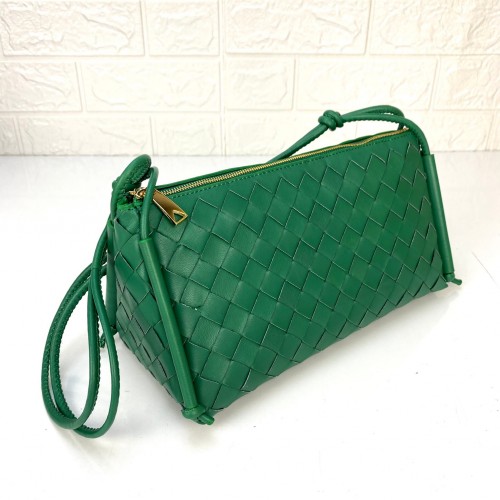 BOTTEGA VENETA POUCH ON STRAP %100 HAKİKİ DERİ BAYAN ÇANTA YEŞİL