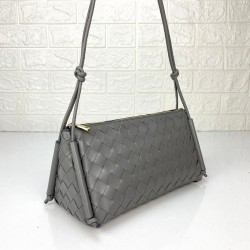 BOTTEGA VENETA POUCH ON STRAP %100 HAKİKİ DERİ BAYAN ÇANTA GRİ
