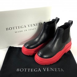 BOTTEGA VENETA TİRE CHELSEA BOOTİES SİYAH/KIRMIZI