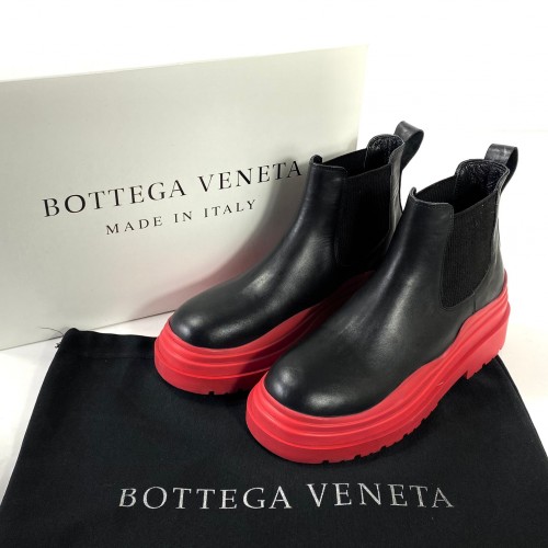 BOTTEGA VENETA TİRE CHELSEA BOOTİES SİYAH/KIRMIZI