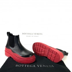 BOTTEGA VENETA TİRE CHELSEA BOOTİES SİYAH/KIRMIZI