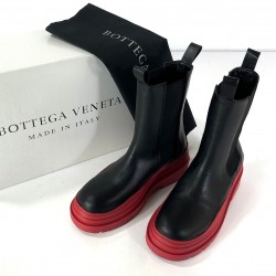 BOTTEGA VENETA TİRE CHELSEA MİD-BOOTİES SİYAH/KIRMIZI