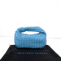 BOTTEGA VENETA THE MİNİ JODİE HAKİKİ DERİ ÇANTA BEBE MAVİSİ