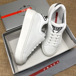 PRADA CONTRAST-HEEL LOW-TOP HAKİKİ DERİ ERKEK SNEAKER BEYAZ