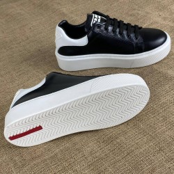 PRADA CONTRAST-HEEL LOW-TOP HAKİKİ DERİ BAYAN SNEAKER SİYAH-BEYAZ