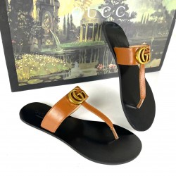 GUCCİ LEATHER THONG SANDALS WİTH DOUBLE G TABA