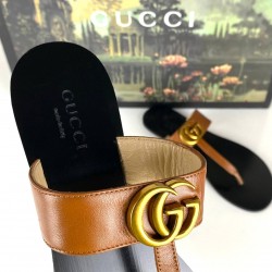 GUCCİ LEATHER THONG SANDALS WİTH DOUBLE G TABA